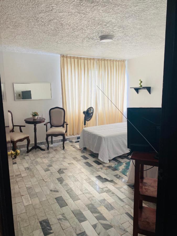 Hostal Guadalajara Cosmopolitan Providencia ภายนอก รูปภาพ