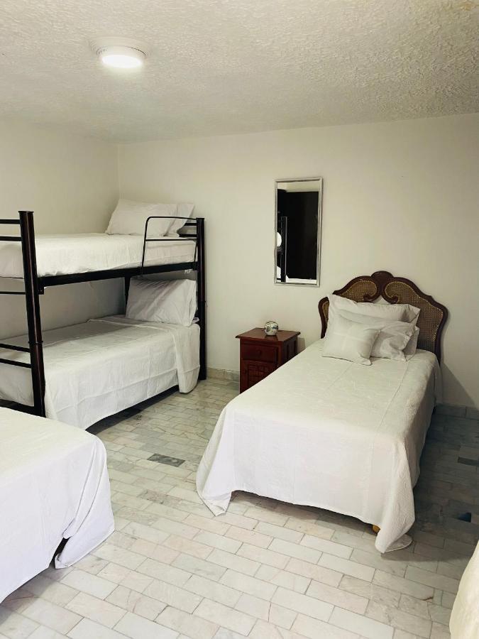 Hostal Guadalajara Cosmopolitan Providencia ภายนอก รูปภาพ