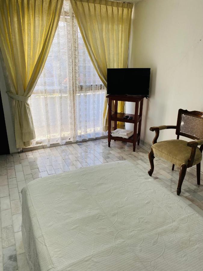Hostal Guadalajara Cosmopolitan Providencia ภายนอก รูปภาพ